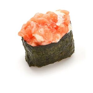 Гункан с лососем спайси