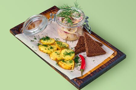 Сельдь с печёным картофелем