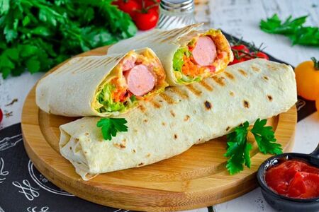 Сосиска в лаваше 
