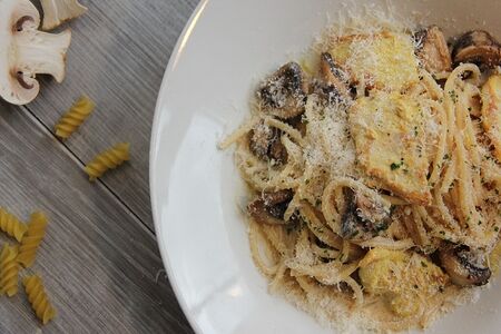 Паста с грибами и курицей