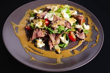 Салат с ростбифом