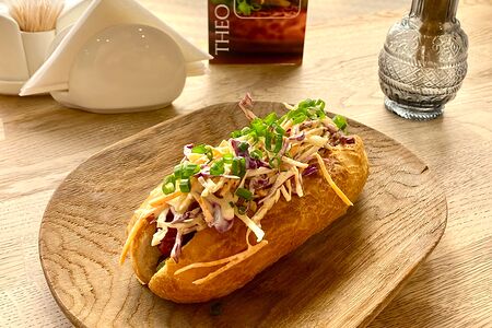 Хот дог Коул-слоу с говяжьей сосиской 