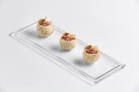 Тартар трюфельный в пшеничных сферах