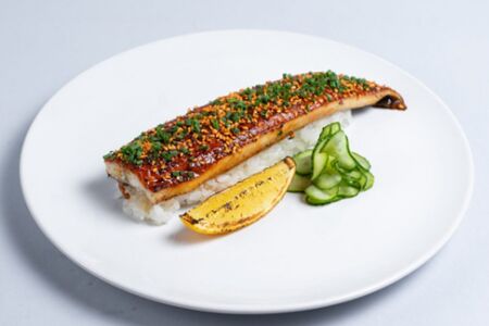 Угорь на рисе