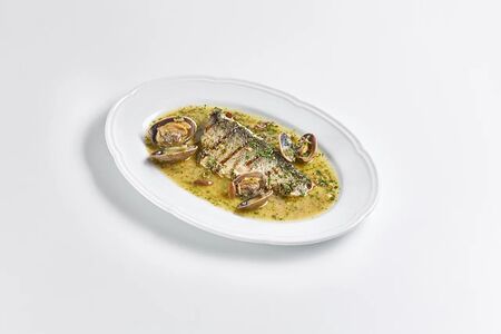 Сибас с вонголе Acciuga