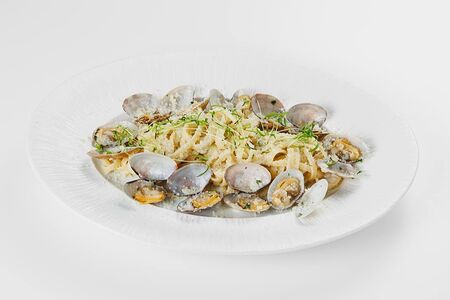 Паста Тальятелле с вонголе в белом вине