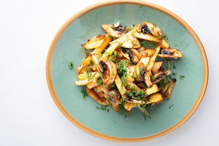 Картофель, жаренный с луком и грибами 