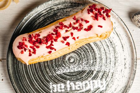 Эклер шоколадный