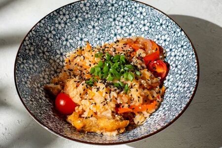 Рис с курицей темпура в соусе сладкий чили 