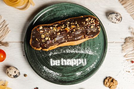 Эклер фисташковый