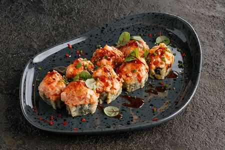 Темпура ролл с тунцом и креветкой