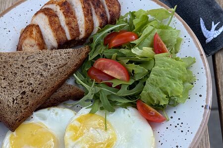 Завтрак с куриной грудкой 