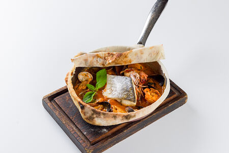 Касуэла с морепродуктами