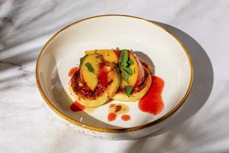 Сырники с персиками 