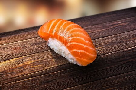 Суши с копченым лососем