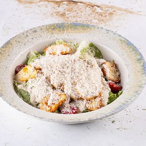 Салат Цезарь с курицей