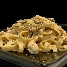 Вок с курицей в сливочном соусе