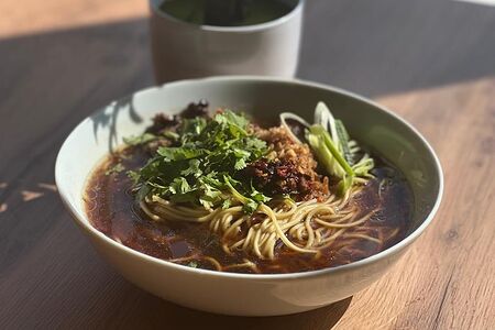 Рамен с говядиной Гюкоцу L