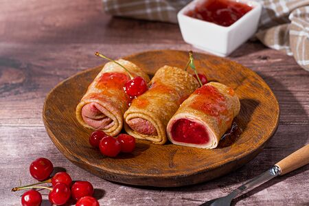 Блинчики с вишней 4 шт.