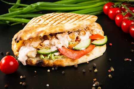 Шашлык из свиной шеи в пите