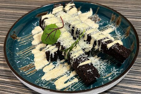 Гренки бородинские с чесночным соусом