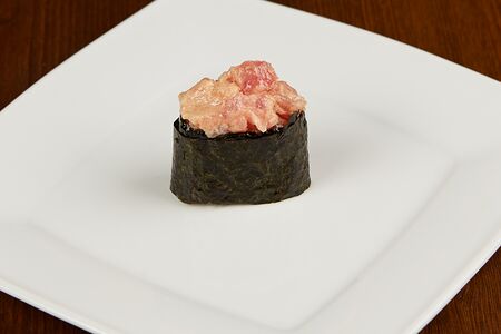 Спайси тунец гункан