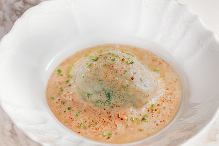 Жюльен из камчатского краба с авокадо