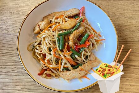 Вок с курицей