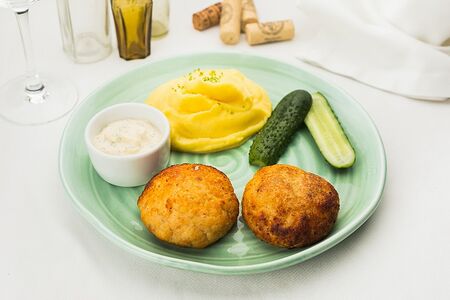 Котлеты рыбные с картофельным пюре