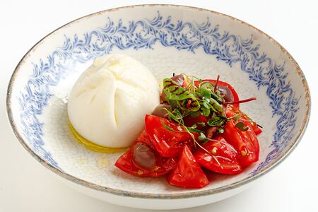 Буррата с томатами и оливками каламата