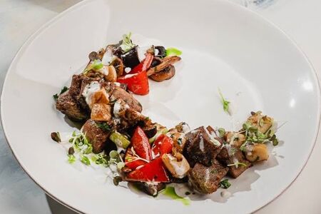 Телячий язык с белыми грибами