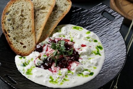 Страчателла с вишневым конфитюром