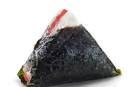 Онигири с тунцом 