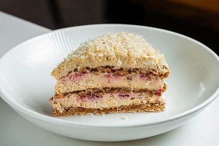 Торт меренговый