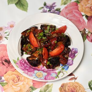 Тёплый салат с баклажанами