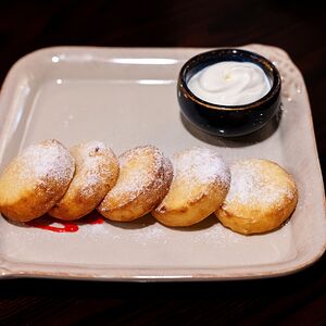 Сырники со сметаной