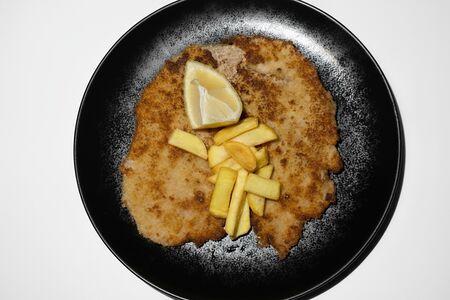 Венский шницель с картофелем фри