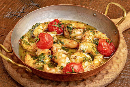 Сковорода запеченных креветок