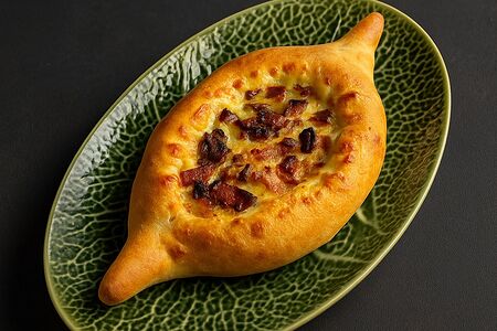 Хачапури по-аджарски с беконом