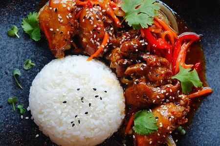 Курица с овощами по-азиатски с рисом