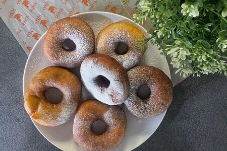 Пончики с шоколадным сиропом 