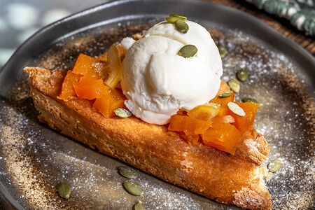 Шарлотка из тыквы