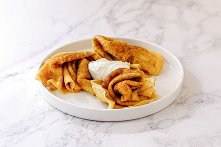 Блинчики со сметаной