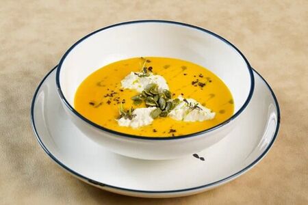 Крем-суп из тыквы со страчателлой