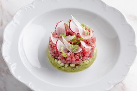 Тартар из тунца с гуакамоле