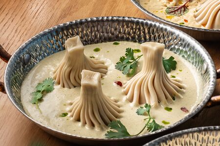 Хинкали с соусом чкмерули