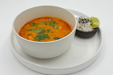 Том ям с курицей и креветками