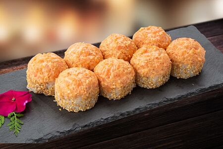 Острый ролл с лососем lux