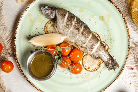 Запеченная форель с овощами и соусом чимичурри 