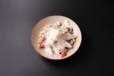 Салат Цезарь с курицей